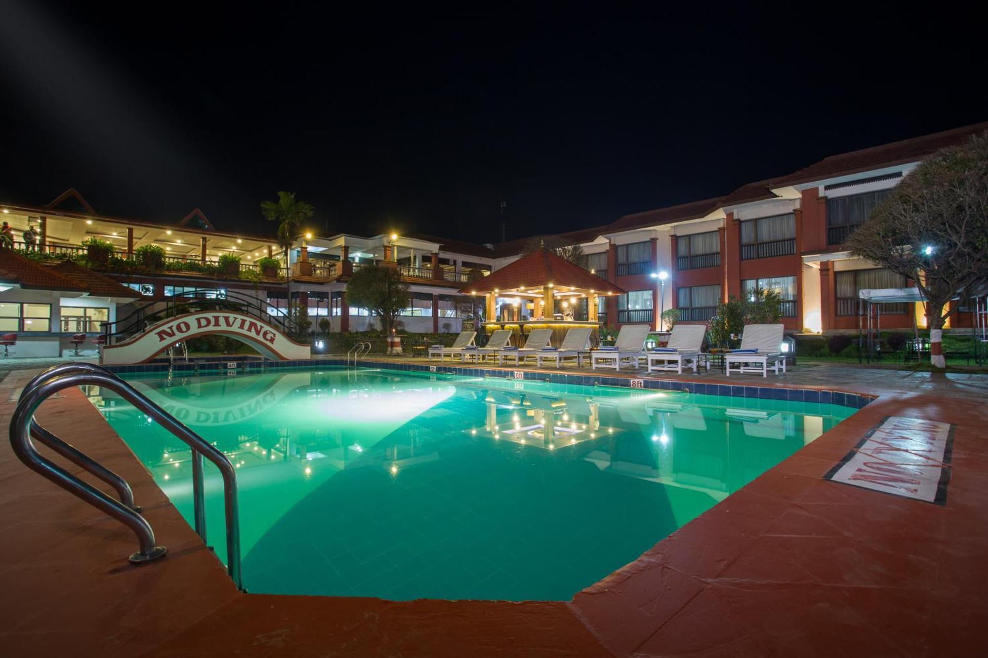 Hotel Pokhara Grande Экстерьер фото