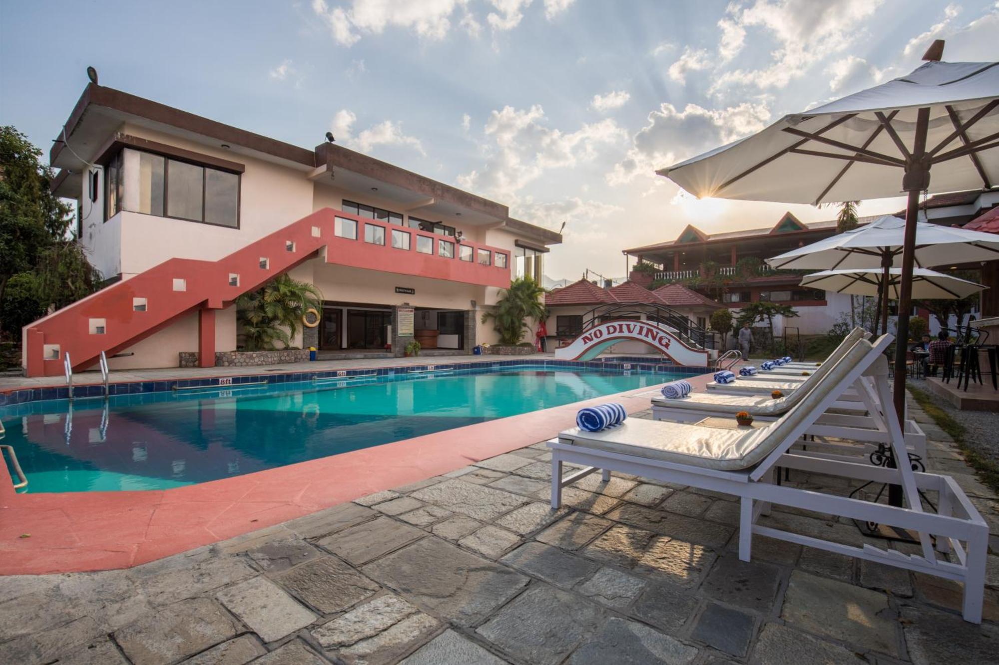 Hotel Pokhara Grande Экстерьер фото