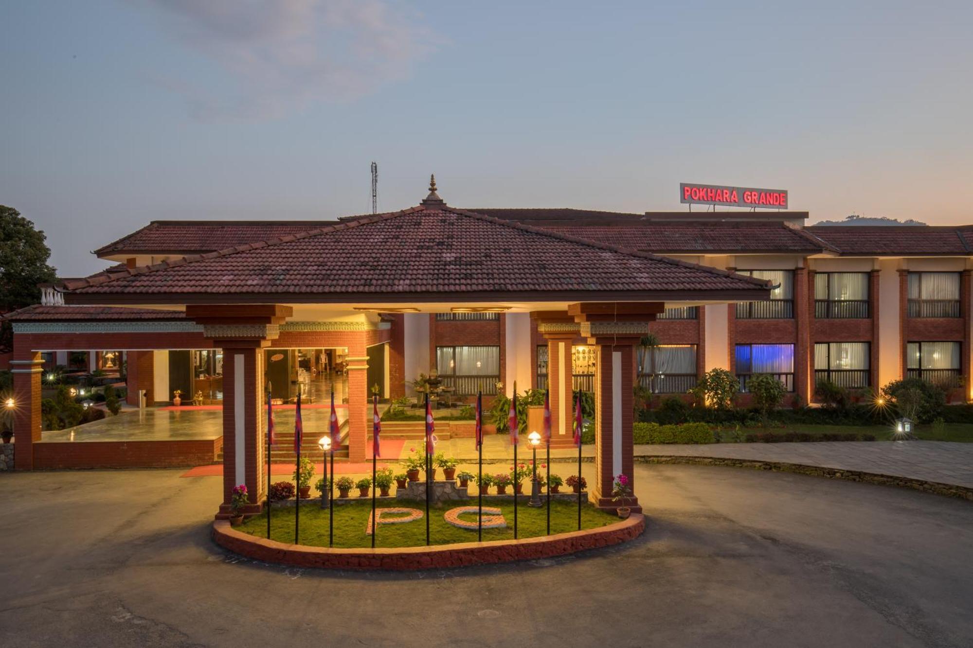 Hotel Pokhara Grande Экстерьер фото