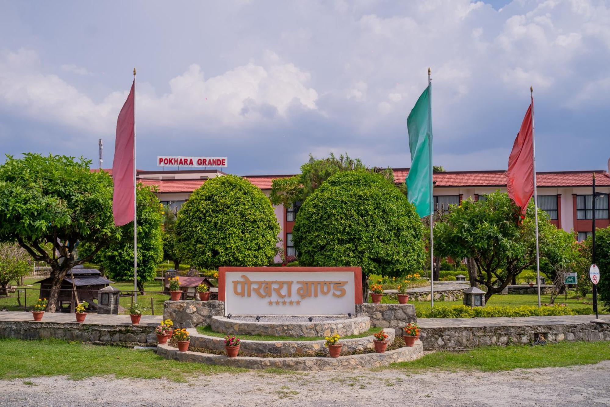 Hotel Pokhara Grande Экстерьер фото